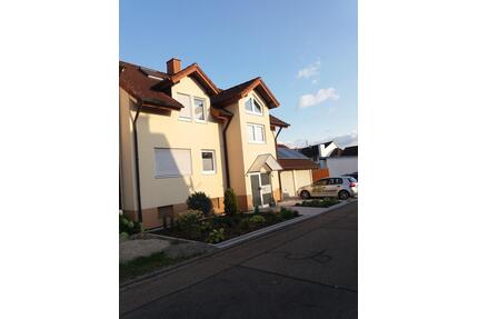 Helle 4-Zimmer-Wohnung 82 m² im Hochparterre mit eigenem Garten - Reute