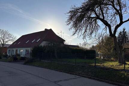 ***Ihr Raum für Leben, Freiheit und Zukunft – Mehrfamilienhaus mit Privatanteil und 2 Wohnungen in Jürgenshagen***