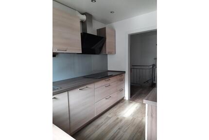 Wohnen wie im Haus: 3-Zimmer-Wohnung auf 2 Ebenen mit Balkon, Ter - Heßdorf