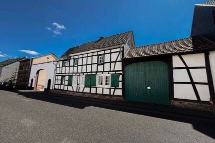 Kleinod! Liebevoll hergerichtetes Fachwerk-Idyll mit malerischem Innenhof, Scheune und Nebengebäude! - Grafschaft Ringen