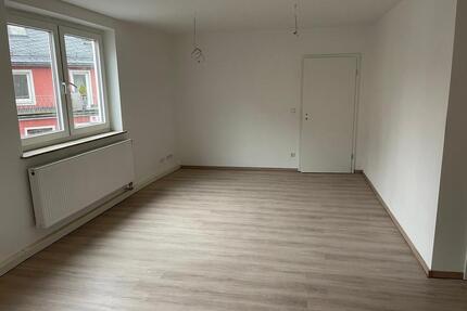 Große und schöne, Sanierte 4-Zimmer Mietwohnung in Münchberg
