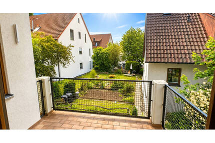 Attraktive 2,5-Zimmer-Wohnung in Eningen Mitte - Kleines MFH + Top Garage - Eningen unter Achalm