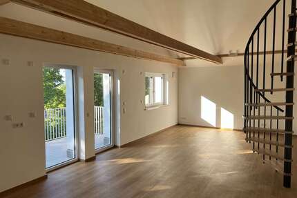 Wohnung zum Mieten in Adelsdorf 1.300,00 € 93.67 m²