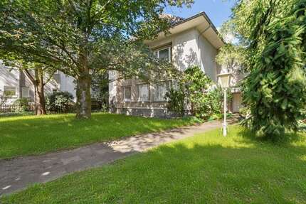 Haus zum Kaufen in Düsseldorf - Angermund 1.950.000,00 € 548 m²