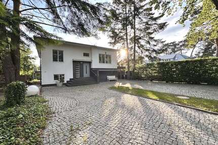 Haus zum Kaufen in Falkensee 1.075.000,00 € 220 m²