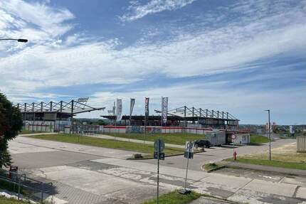 Und die Jahreskarte fürs Stadion ist schon dabei...schöne 2-Zimmer-Wohnung mit Einbauküche, sofort einzugsfertig - Zwickau Eckersbach