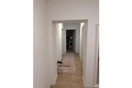 Gemütliche 3-Zimmer Wohnung . NUR MIT KÜCHENÜBERNAHME - Bielefeld Schildesche