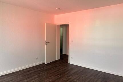 Helle 2-Zimmer-Wohnung mit großer Wohnküche und Loggia - Düsseldorf Stadtbezirk 9