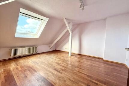 Nette Dachgeschosswohnung in ruhigem 4-Familienhaus - Saarbrücken Malstatt