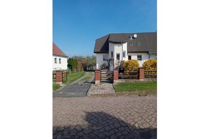 Eigenheim mit 290 m² Fläche zum Wohnen und für Hobby und Beruf - Teutschenthal