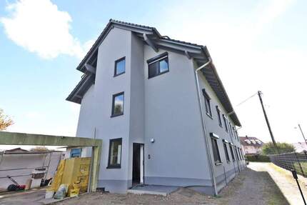 Neuwertige DHH mit Einliegerwohnung im DG, teilbar in 3 WE - Kappel-Grafenhausen