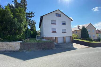 Zweifamilienhaus mit Ausbaupotential in ruhiger Lage von Seßlach