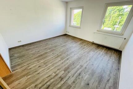 Zentrumsnahe 3-Raum Wohnung mit Balkon, Bad mit Dusche & Wanne! - Gera