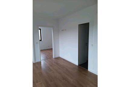 Moderne 3-Zimmer-Wohnung mit neuer Küche & Stellplatz - Homburg