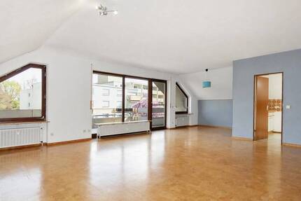 Charmante 2,5-Zimmer-Dachwohnung mit Atelier-Charakter und großem Ostbalkon! - Bad Rappenau