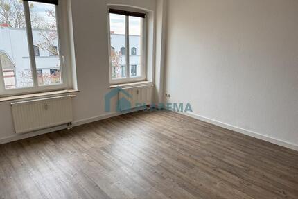 1-Zimmer Nähe Helios- Klinik, Wohnküche mit EBK - Schwerin