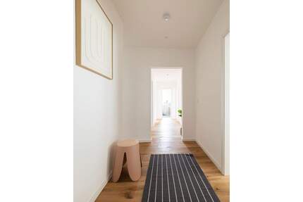 Modernes Design trifft Burg-Panorama: Sanierte 4-Zimmer-Wohnung im Herzen Königsteins