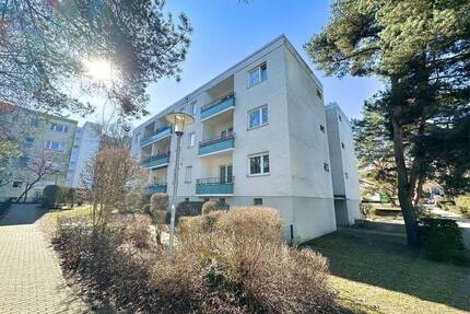 Gepflegte 2 Zimmer mit sonnigem Ostbalkon und ruhiger Umgebung - Tegel-Reinickendorf - Berlin