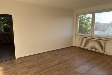 2 Zimmer-Wohnung, komplett saniert und Erstbezug, im 3. OG, in Fritzlar Flugplatzsiedlung