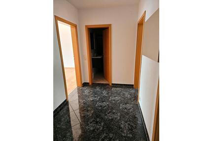 3-Zimmer-Wohnung mit Balkon, EBK & Garage in Traunreut