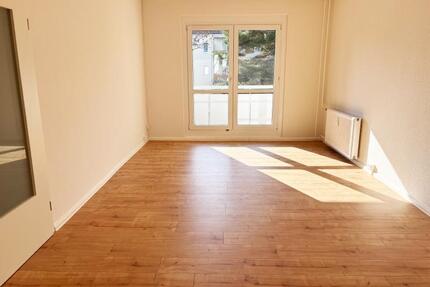 Wohlfühl-Atmosphäre: helle 3-Zi.-Whg. mit Balkon in ruhiger Lage - Dresden Prohlis