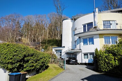 Glashütten: Einzigartiges Architektenhaus am Sonnenhang mit beeindruckendem Fernblick.