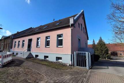 Schönes Wohnhaus mit Garten,Pool, Carport, einziehen und wohlfühlen - Kremmen Staffelde