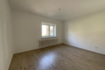 Geräumige 3-Zimmer-Wohnung mit Duschbad und Balkon in Hochparterre - Wilhelmshaven Aldenburg