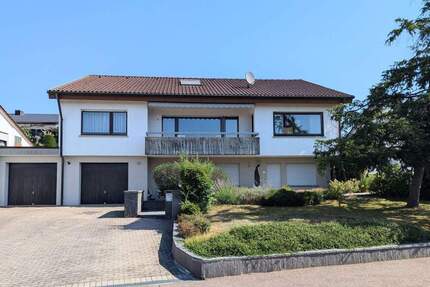 Großzügiges Einfamilienhaus mit ELW, Aussicht, Garagen & Stellplätzen - Mühlacker Enzberg