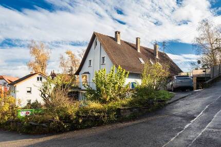 Zuhause ankommen in Eigeltingen! 3 Zi.-Wohnung im DG mit Stellplatz und viel Potential zum Ausbau