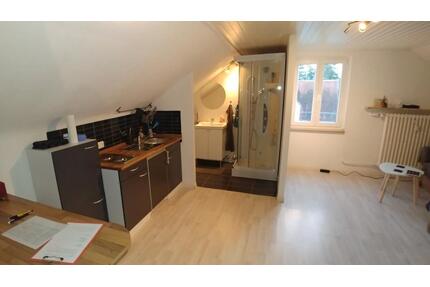 Ruhige 1,5 Zimmer Single Wohnung im DG - Oberasbach
