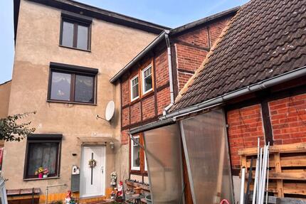 Einfamilienhaus - 85.000,00&nbsp;EUR Kaufpreis, ca.&nbsp; 85,00&nbsp;m&sup2; in Huy (PLZ: 38838)