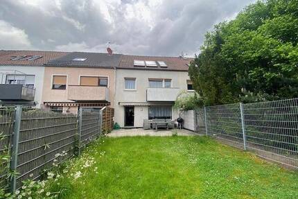 Reihenmittelhaus in gute Lage - 495.000,00&nbsp;EUR Kaufpreis, ca.&nbsp; 120,00&nbsp;m&sup2;&nbsp;Wohnfl&auml;che in Nürnberg (PLZ: 90475) Moorenbrunn