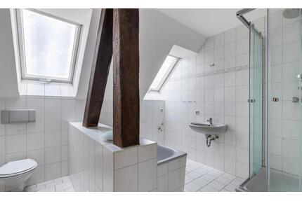 Helle 3 Raum Dachgeschosswohnung - Genthin