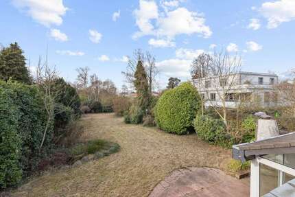 Haus zum Kaufen in Düsseldorf - Lohausen 1.695.000,00 € 168 m²