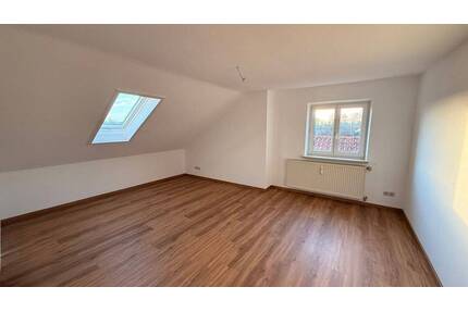 Helle, gemütliche Dachgeschosswohnung mit Einbauküche im Herzen von Dorfen!