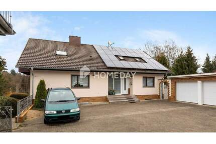 charmantes Zweifamilienhaus mit großem Garten und Schwimmteich in ruhiger Lage - Hirzenhain Merkenfritz