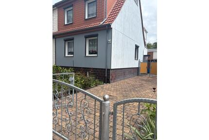Reihenhaus mit Hof, Garten, Doppelgarage & Solaranlage zu verkauf - Nordhausen
