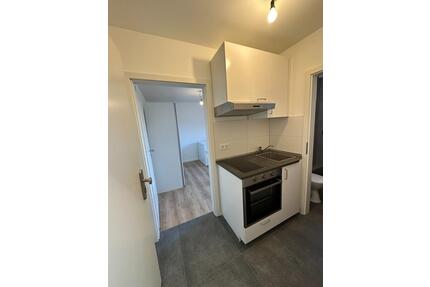 Moderne, möblierte, sanierte Wohnung + Einbauküche in Bonn-Beuel