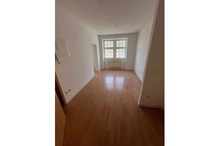Wohnung zum Kaufen in Freiberg 25.000,00 € 27.27 m²