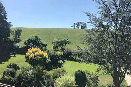 Helle Dachwohnung mit Gartenanteil in ruhiger Lage von Mimberg - Burgthann