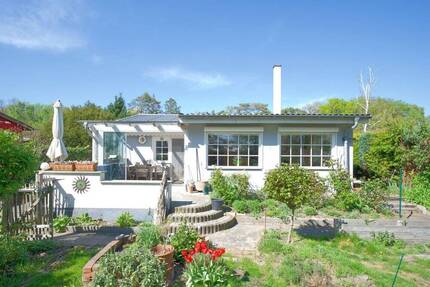 Ferienhaus - 350m zum Strand - 395.000,00&nbsp;EUR Kaufpreis, ca.&nbsp; 70,00&nbsp;m&sup2;&nbsp;Wohnfl&auml;che in Ahrenshoop (PLZ: 18347) Niehagen