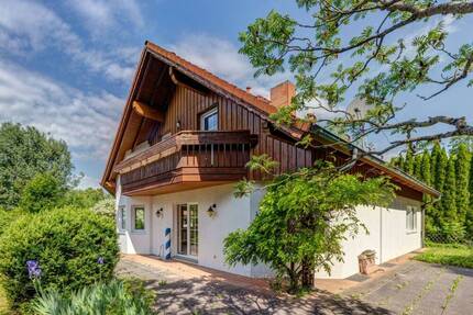 Charmantes Einfamilienhaus auf zauberhaftem Grund - Maising