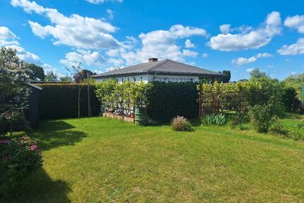 Gartengrundstück mit Laube - 120,00&nbsp;EUR Kaltmiete, ca.&nbsp; 0,00&nbsp;m&sup2; in Eilenburg (PLZ: 04838)