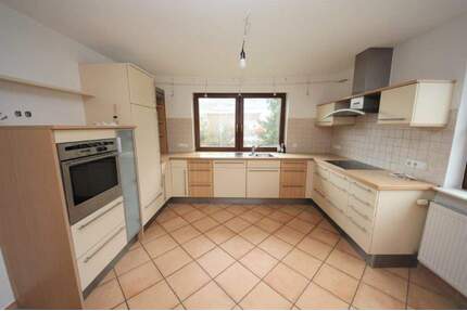 Herl: 3-ZKB-Wohnung mit EBK, 2 Balkonen und Stellplatz ab 15.06. frei