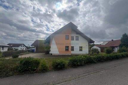 Provisionsfrei! Zweifamillienhaus mit Doppelgarage in Hohentengen am Hochrhein-Herdern - Hohentengen am Hochrhein / Herdern