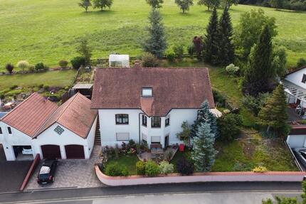 Großes Einfamilienhaus mit Einliegerwohnung in ÜchtelhausenZell