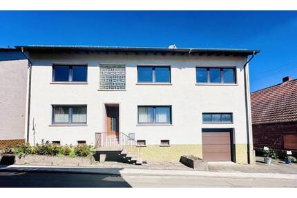 Queidersbach - Geräumiges Ein-Zweifamilienhaus mit Garage und Garten