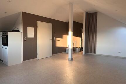 Erstbezug nach Renovierung: 3-Zimmer DG Wohnung mit Klimaanlage - Bad Friedrichshall