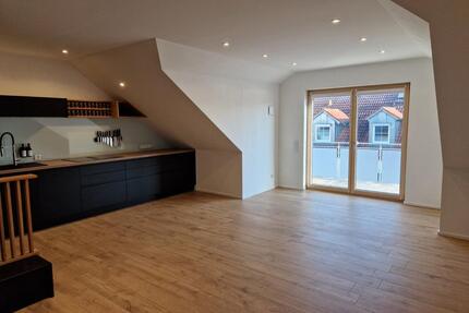 Moderne 2-Zimmer-Dachgeschosswohnung Friedrichshofen EBK,TG+Stpl - Ingolstadt